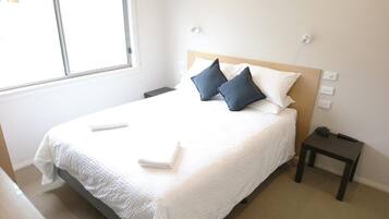 Standard-Apartment, 2 Schlafzimmer | Schreibtisch, laptopgeeigneter Arbeitsplatz, kostenloses WLAN