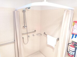 Apartemen Standar, 2 kamar tidur | Kamar mandi | Shower, pengering rambut, handuk, dan tisu toilet