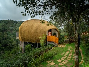 Quarto casal superluxo, sacada, vista para o vale | Ferros/tábuas de passar roupa, Wi-Fi de cortesia