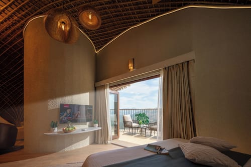 Eagle Eye Private Pool | Premium bedding, memory-foam beds, free minibar items