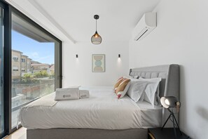 1 chambre, fer et planche à repasser, accès Internet, draps fournis