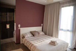 6 chambres, fer et planche à repasser, Wi-Fi, draps fournis