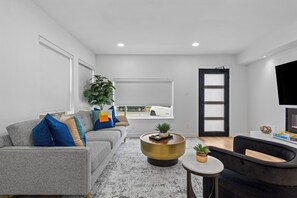 Smart TV, fireplace