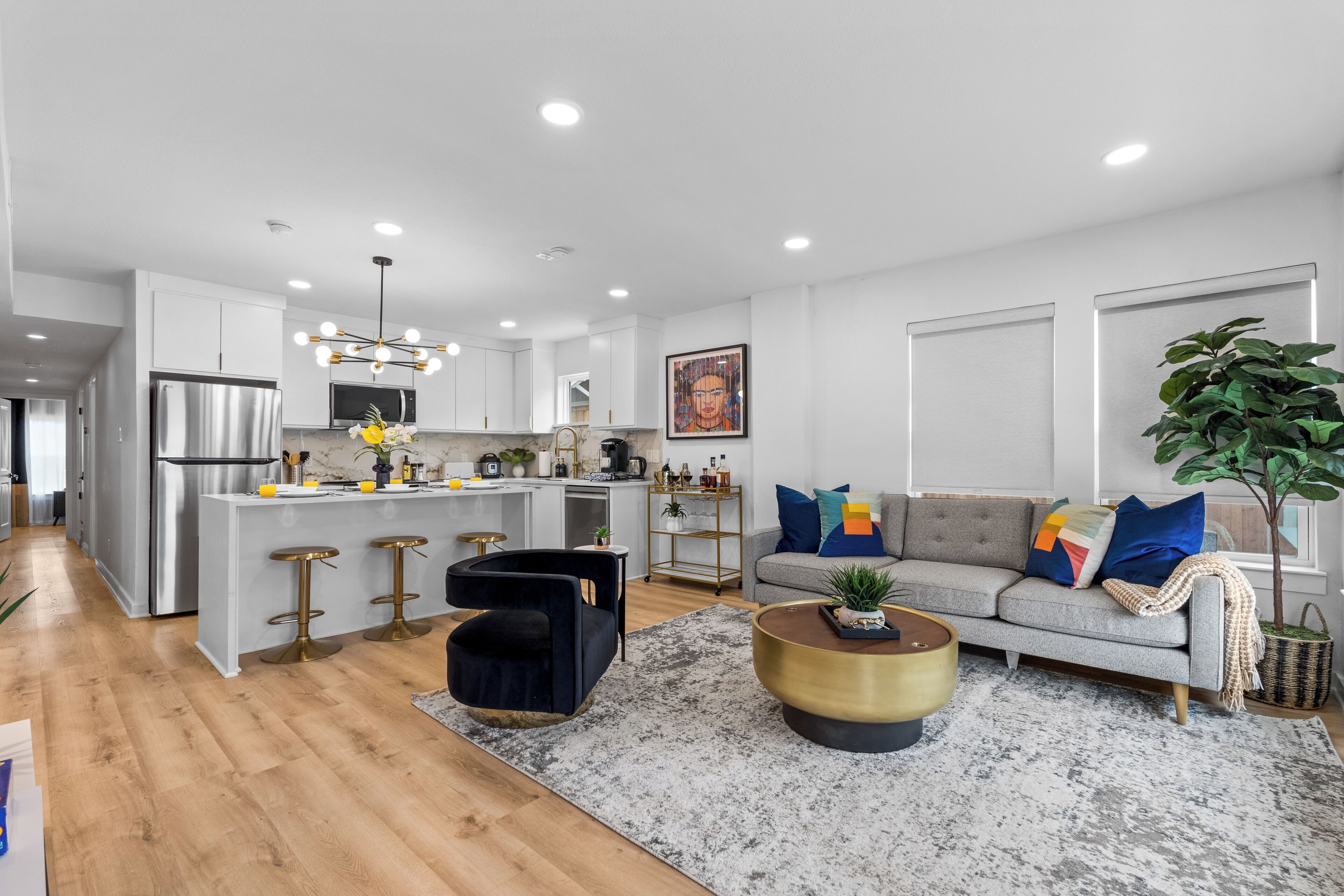 Een smart-tv en een open haard