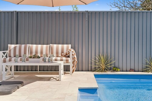 Endless Summer Sawtell – Pool, Sleeps 8, Fun!