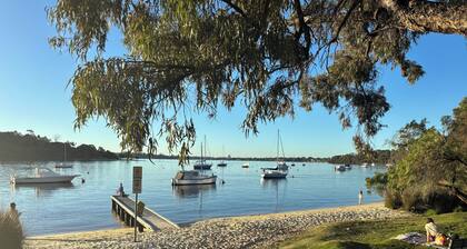 Beautiful Riverside Apartment Bicton