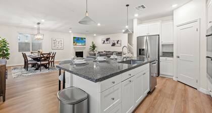 Spacious 5-bedroom villa in excellent Ontario with AC NEAR AIRPORT 9 BEDS