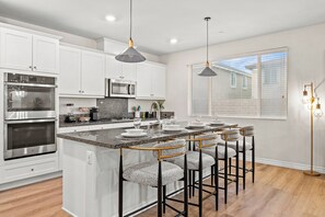 Microwave, oven, stovetop, dishwasher