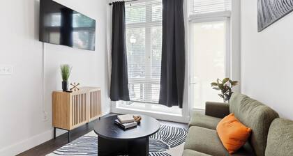 Modern West Midtown Retreat — Luxurious Stay!