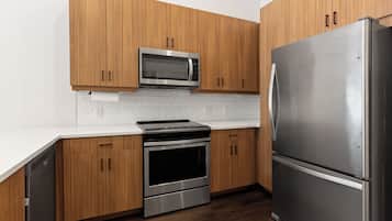 Micro-ondes, four, plaque de cuisson, lave-vaisselle