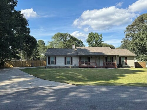 Charming 3-bedroom House on 1.3 acres with a fully fenced private backyard