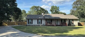 Charming 3-bedroom House on 1.3 acres with a fully fenced private backyard