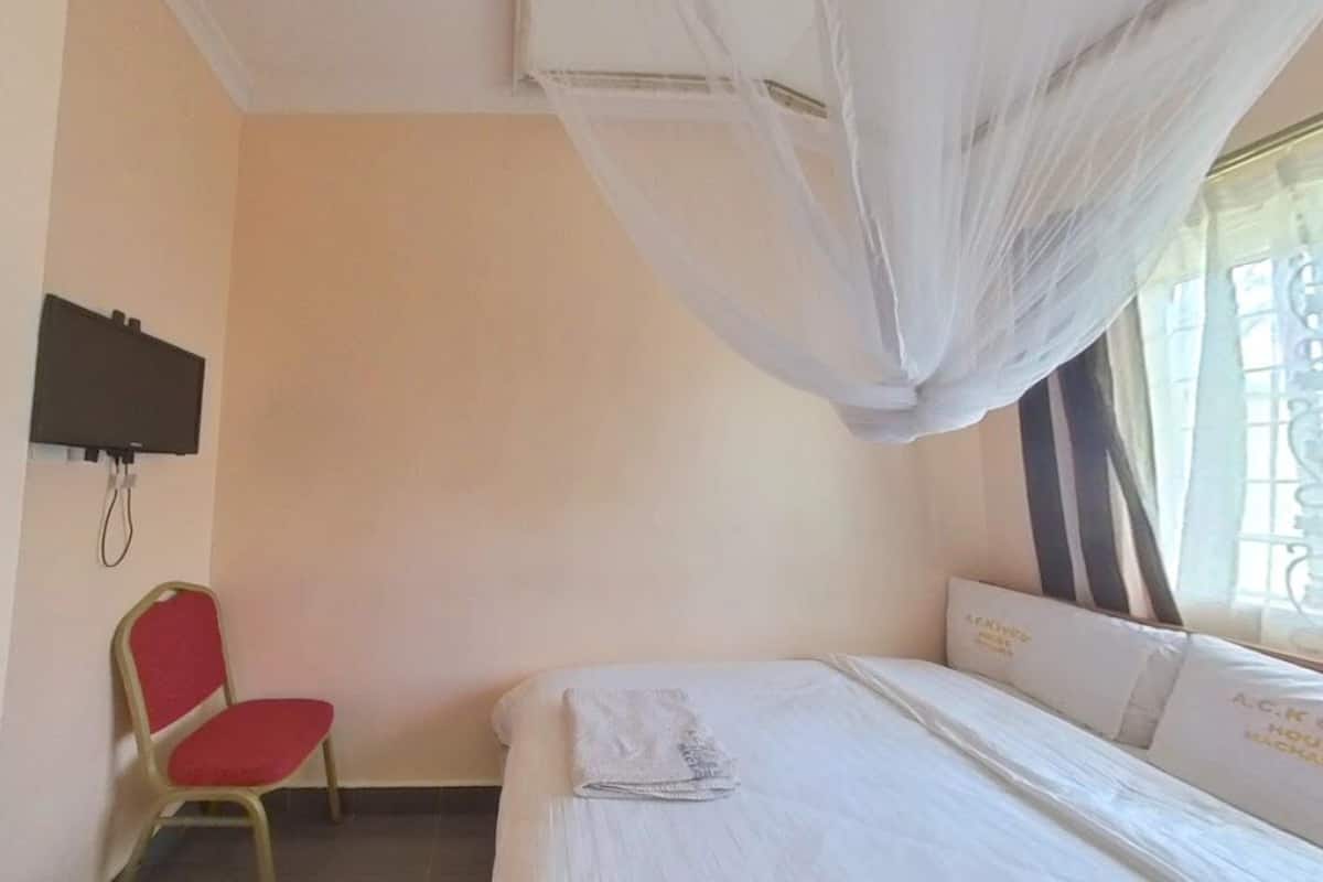 Free WiFi, bed sheets