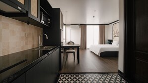 Studio Suite Junior, quang cảnh thành phố | Bàn, khu vực làm việc phù hợp cho laptop, phòng cách âm