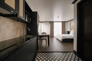 Junior Studio Suite, City View | Desk, laptop workspace, soundproofing, free WiFi