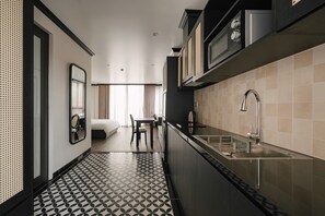 Deluxe Studio Suite, City View | Desk, laptop workspace, free WiFi