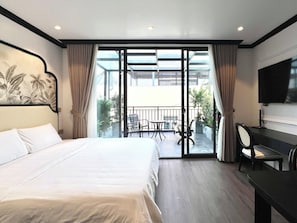 Superior Studio Suite, City View