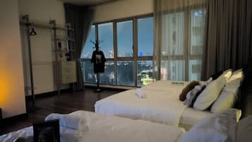 Premium Studio Suite, City View | Premium bedding, pillowtop beds, free WiFi, bed sheets