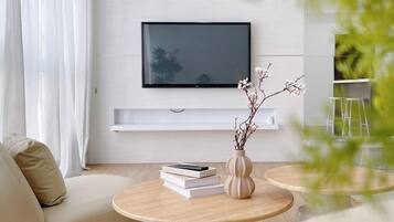 Deluxe Suite, City View | Premium bedding, pillowtop beds, free WiFi, bed sheets