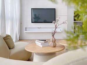 Deluxe Suite, City View | Premium bedding, pillow-top beds, free WiFi, bed sheets - Regalia Residence KLCC By Rainbow (Kuala Lumpur)