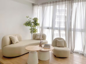 Ropa de cama de alta calidad, colchones con pillow-top y wifi gratis