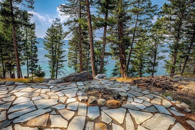 Lakefront Home for Remote work. Built 2016. 45 minutes from skiing