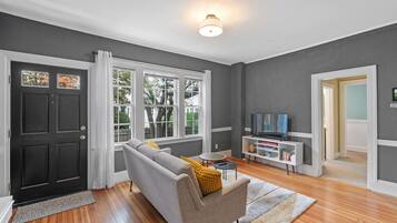 Una Smart TV, libros