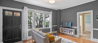 Historic 1803 Salem 1BR l Walk to Haunted Happenings l SMALL DOG friendly