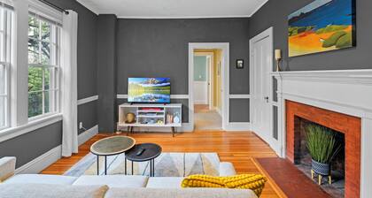 NEW Historic 1803 Salem 1BR l Walk to Haunted Happenings l SMALL DOG friendly