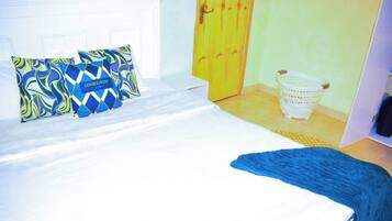 1 dormitorio, tabla de planchar con plancha, Internet y ropa de cama