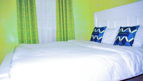 1 bedroom, iron/ironing board, internet, bed sheets