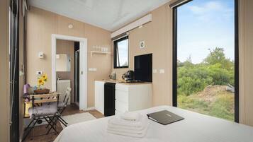 1 bedroom, bed sheets