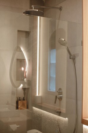 Suite, River View | Bathroom | Shower, hair dryer, towels, soap - Leafy Riverbank (Tabanan)