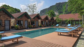 Outdoor pool - Tam Coc Holiday Retreat (Hoa Lu)
