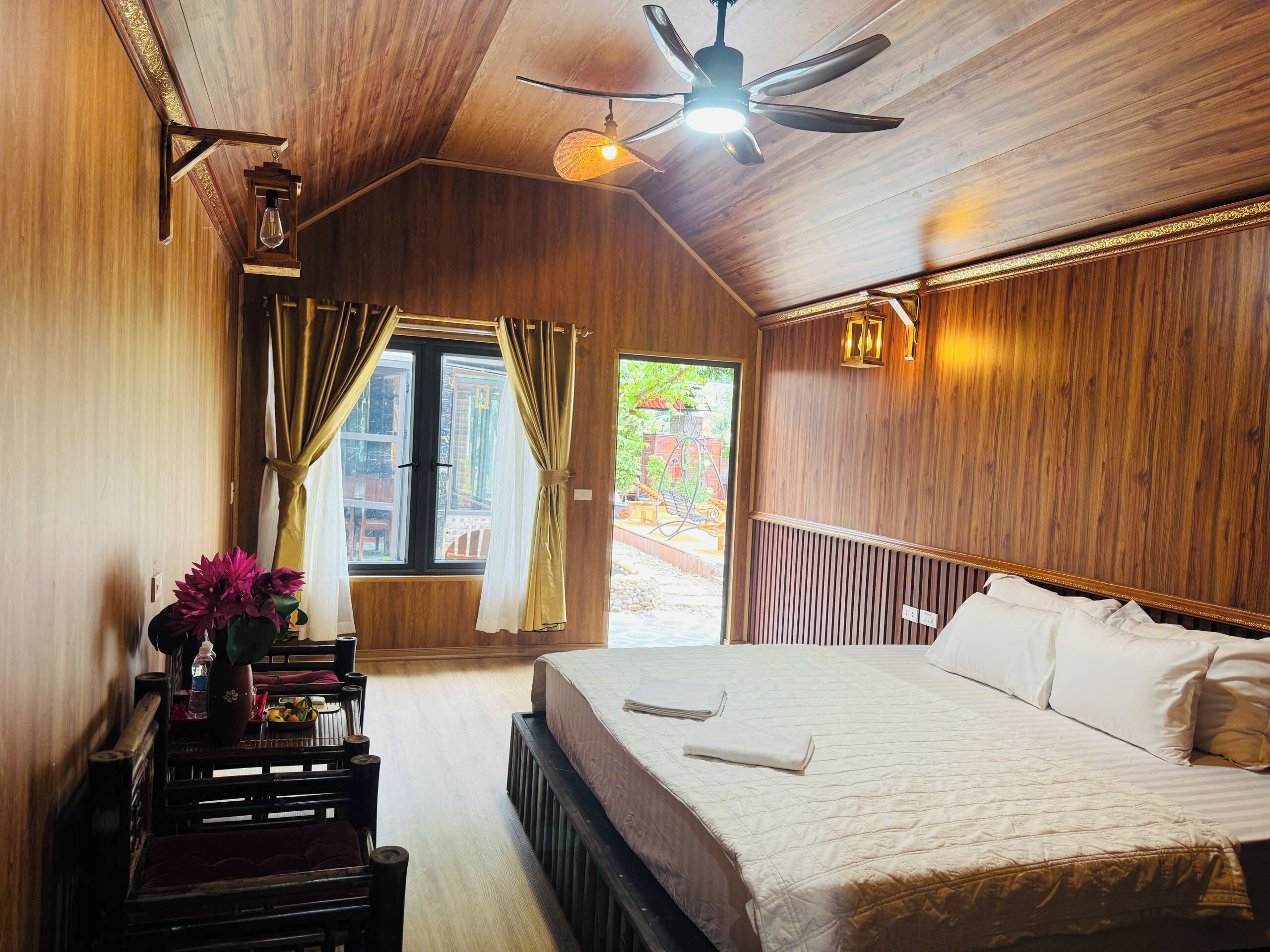 Bungalow Signature, vistas a la piscina | Escritorio, sistema de insonorización, wifi gratis y ropa de cama