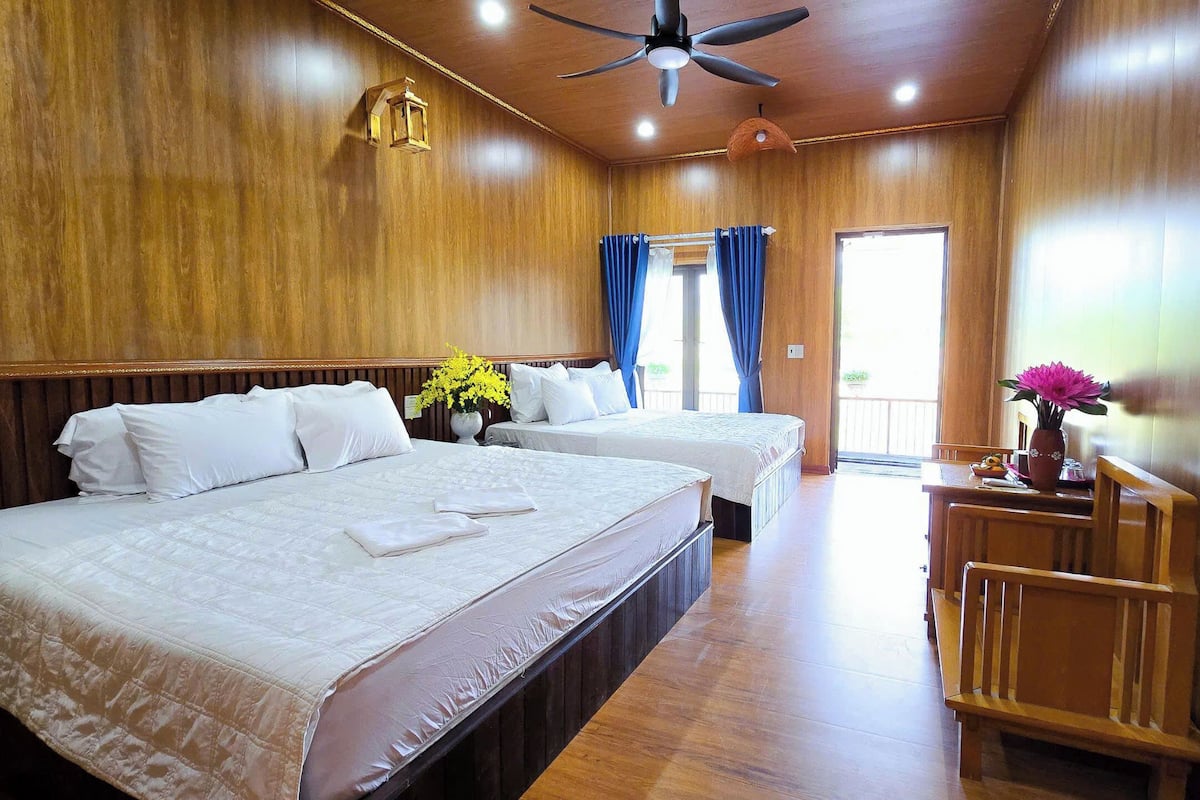 Minibar, desk, free WiFi, bed sheets