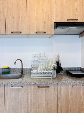 Room, 1 Bedroom, Balcony | Private kitchen