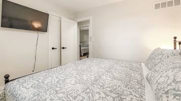 3 bedrooms, iron/ironing board, travel cot, WiFi