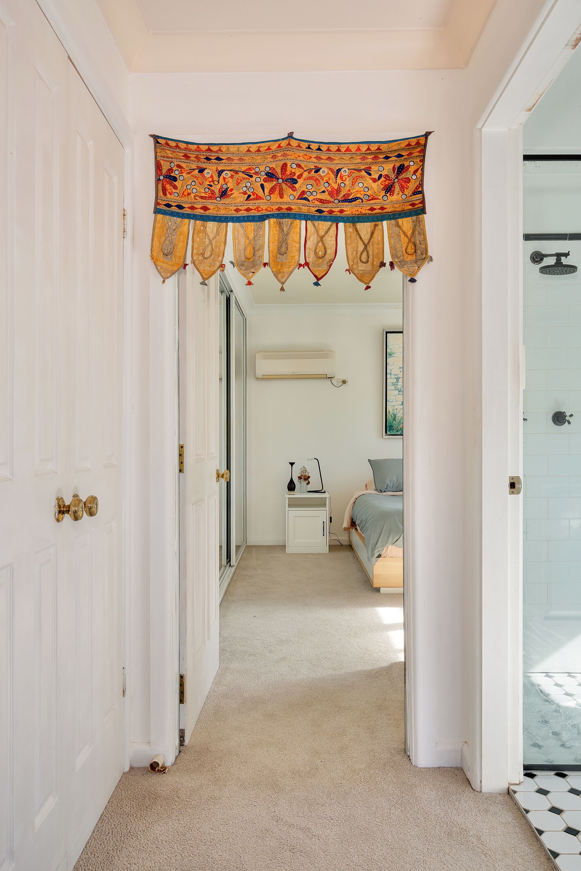 2 bedrooms, iron/ironing board, internet, bed sheets