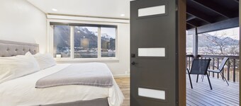 Group Getaway: Oceanfront w/ Private Rocky Beach