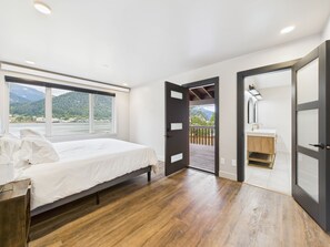 4 Schlafzimmer, Schreibtisch, Bügeleisen/Bügelbrett, kostenloses WLAN