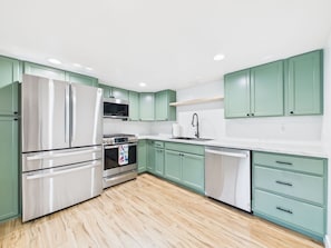 Fridge, microwave, stovetop, dishwasher