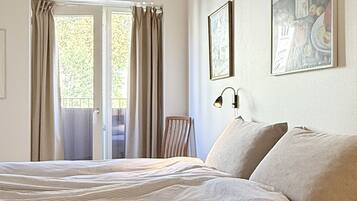 2 bedrooms, iron/ironing board, travel crib, free WiFi