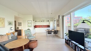 TV - City Apartment in Frederiksberg with 2 bedrooms sleeps 4 (Frederiksberg)