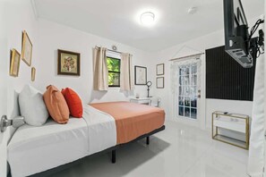 3 habitaciones, tabla de planchar con plancha, wifi y ropa de cama 