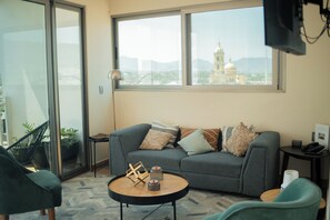 Phòng 4 Deluxe, nhiều giường, không hút thuốc, quang cảnh thành phố | Khu phòng khách