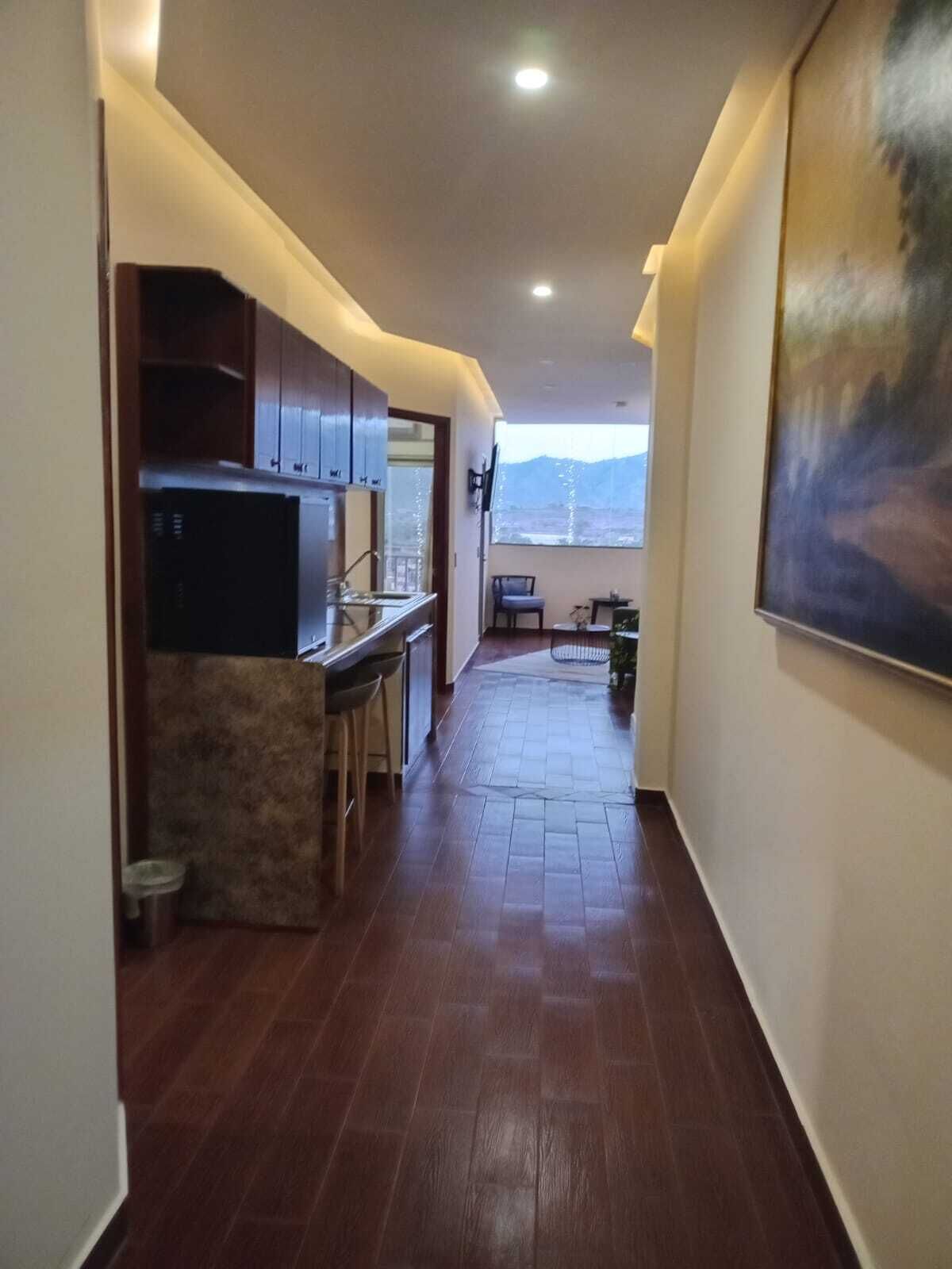 Deluxe-Vierbettzimmer, Mehrere Betten, Nichtraucher, Stadtblick | Innenbereich