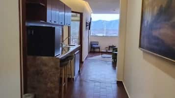 Chambre Quadruple Deluxe, plusieurs lits, non-fumeurs, vue ville | Intérieur