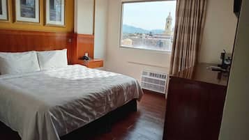 Single Room, 1 King Bed, Non Smoking, City View | Laptop workspace, iron/ironing board, free WiFi, bed sheets