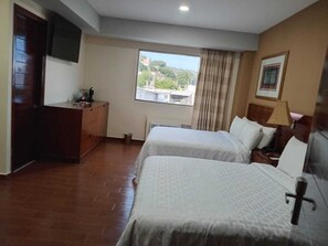 Bàn ủi/dụng cụ ủi quần áo, truy cập Internet không dây miễn phí 